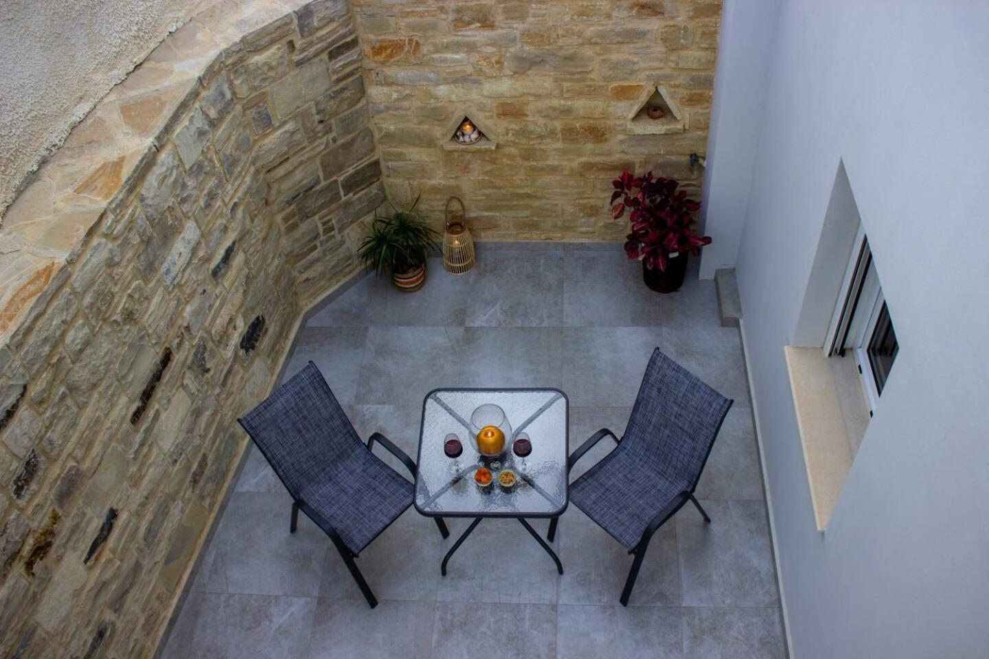 Maistro Suites With Pool, Matala Exterior photo