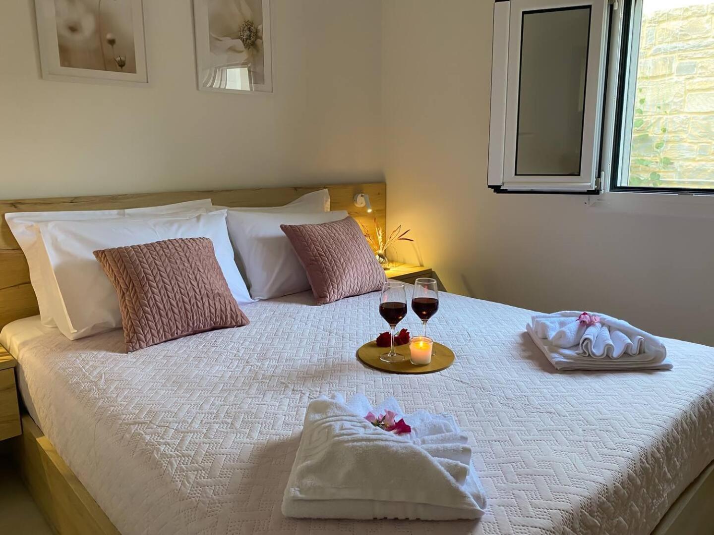 Maistro Suites With Pool, Matala Exterior photo